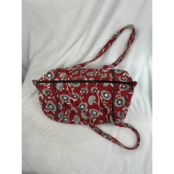 Vera Bradly Red White Black Duffle Traveler Deco Daisy Large Bag Shoulder Staps - Picture 2 of 12